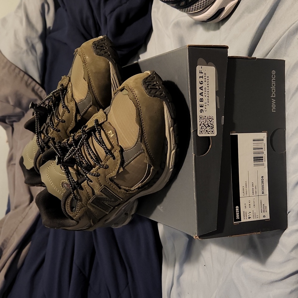 New balance 2002R